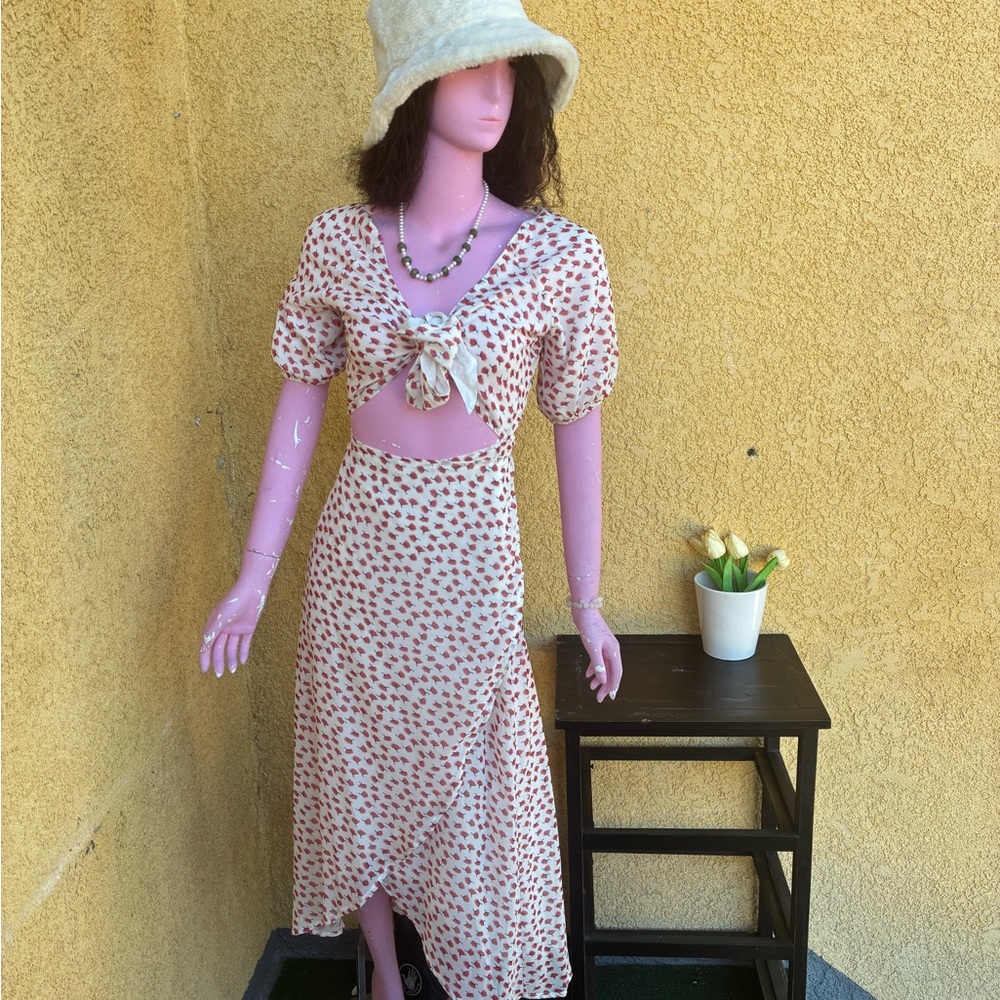 Floral Dress That looks like A 2 piece beautiful for evennin outings